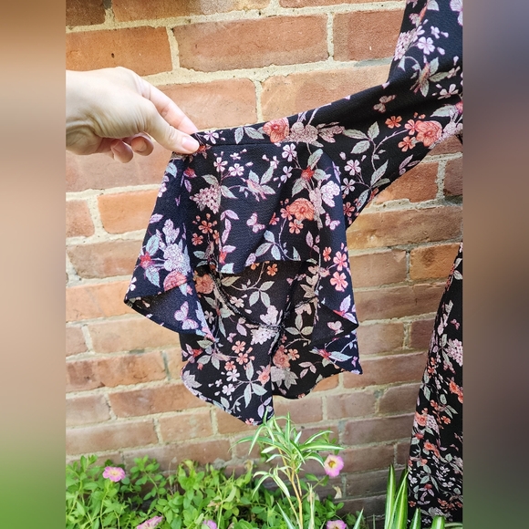 Stunning Floral Wrap Dress - Picture 5 of 7